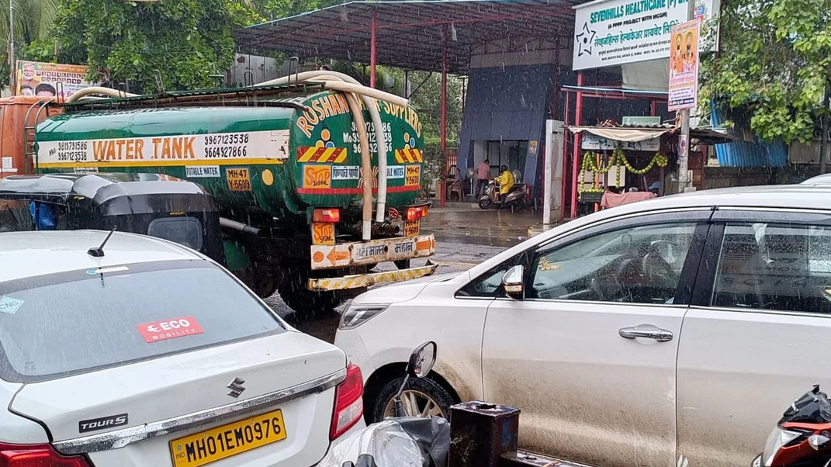 Marol Maroshi road blocked most of the times due to lack of traffic discipline and road conditions